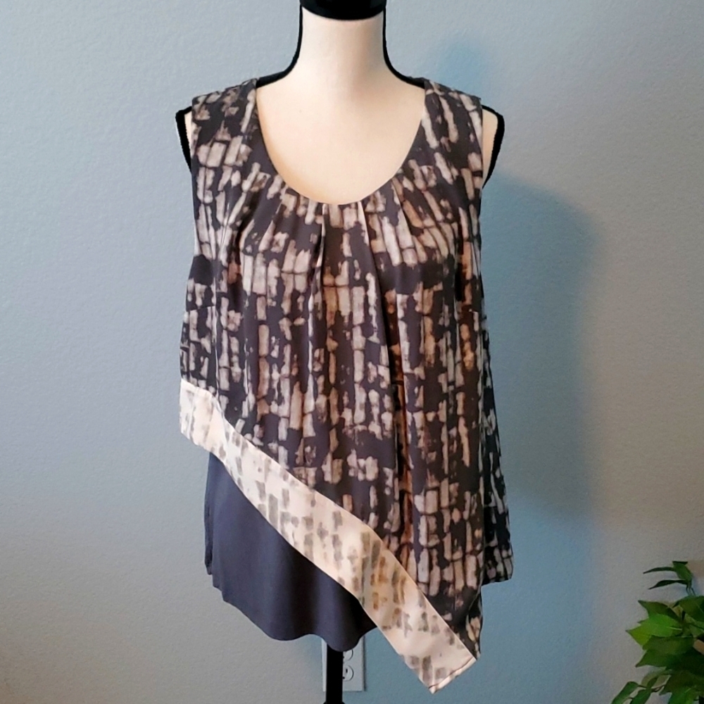 H By Halston Gray & White abstract print, split asymmetrical hem. SIZE 16